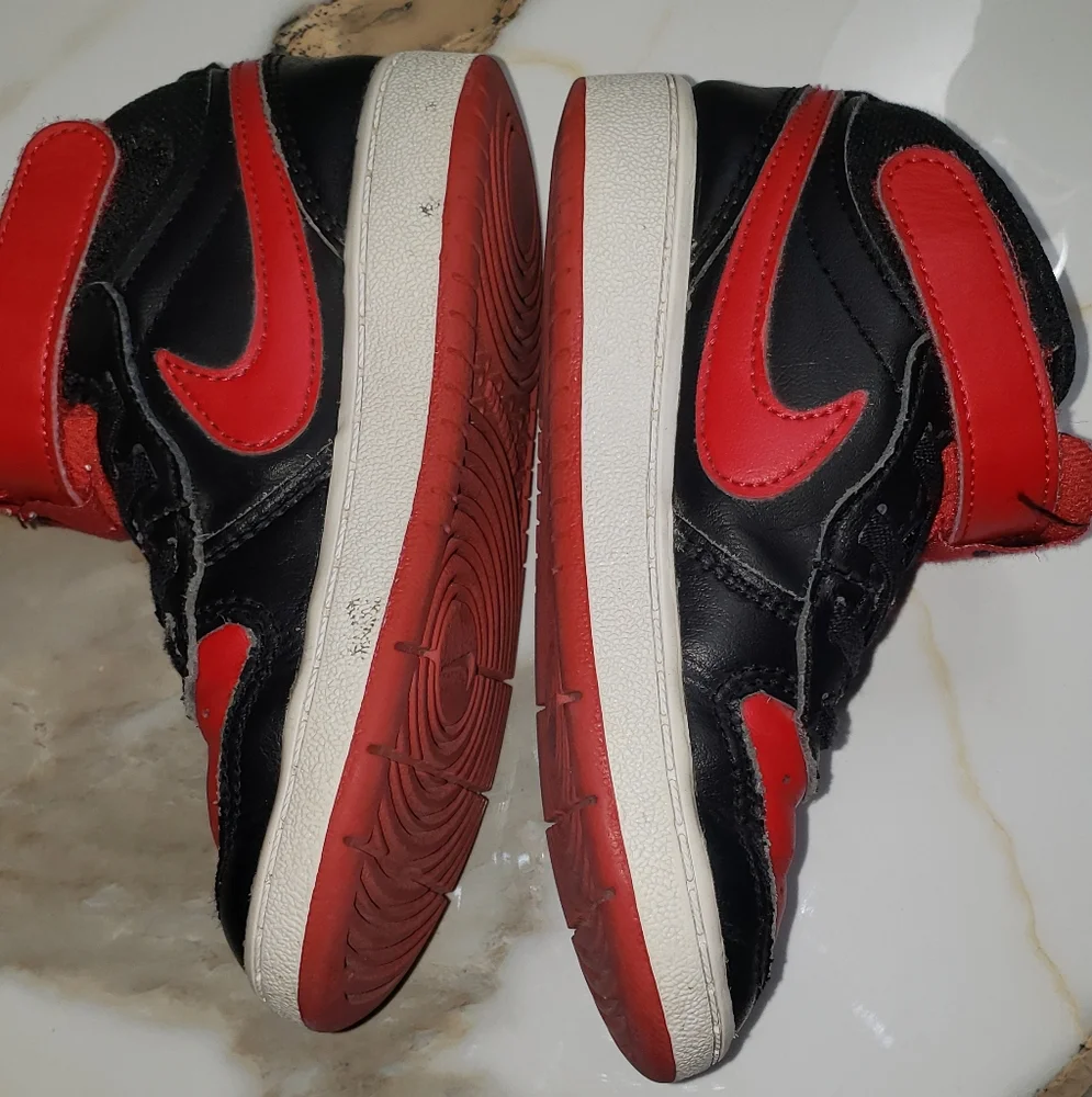 Nike Court Borough Mid 2. Toddler Size 9c Color Red And Black.